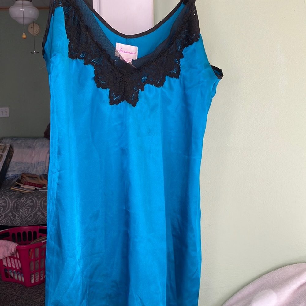Beautiful silky nightgown, size Medium